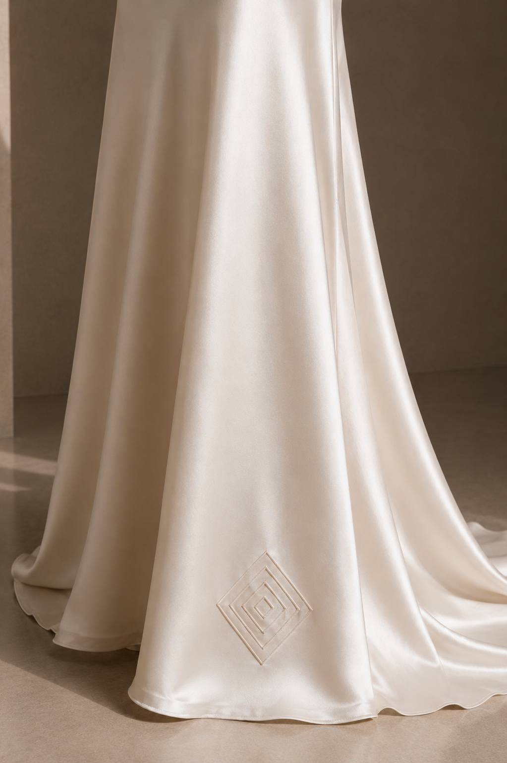 PYDAXA Eclipse Silk Gown